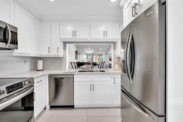 359 Fairway Circle 59, Weston, FL 33326