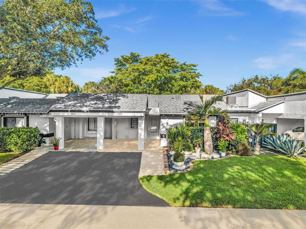 359 Fairway Circle 59, Weston, FL 33326