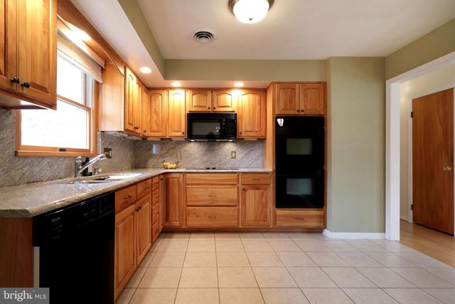 37 ABBY PL, State College, PA 16803