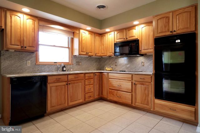 37 ABBY PL, State College, PA 16803