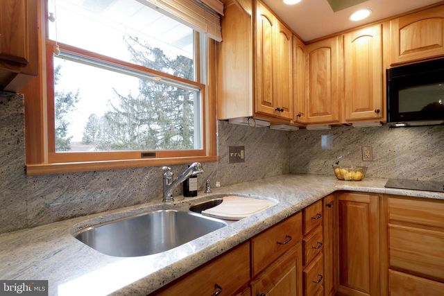 37 ABBY PL, State College, PA 16803