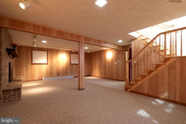 37 ABBY PL, State College, PA 16803