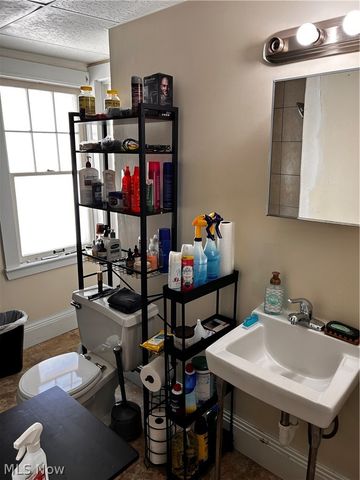 8910 Jeffries Avenue, Cleveland, OH 44105