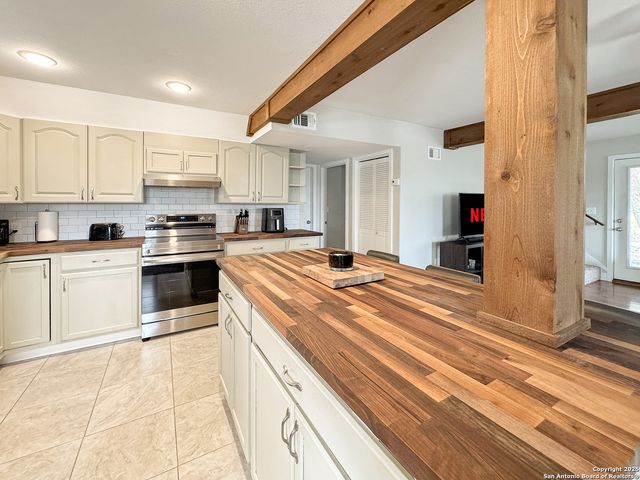 209 Lake Forest, Canyon Lake, TX 78133