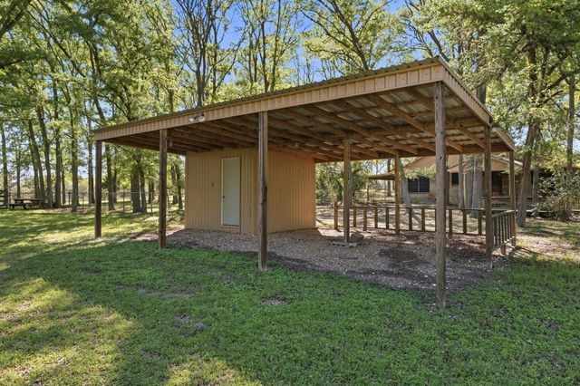 4001 Zoo Lane, Brenham, TX 77833