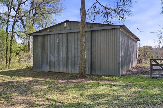 4001 Zoo Lane, Brenham, TX 77833