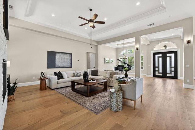 2020 Swingle Rd, Folsom, CA 95630
