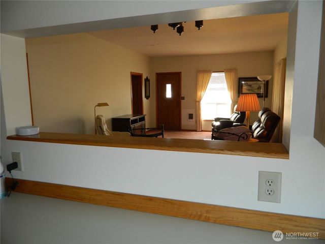 19 3rd Street E, Tonasket, WA 98855