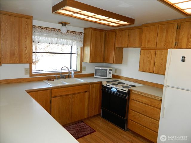 19 3rd Street E, Tonasket, WA 98855