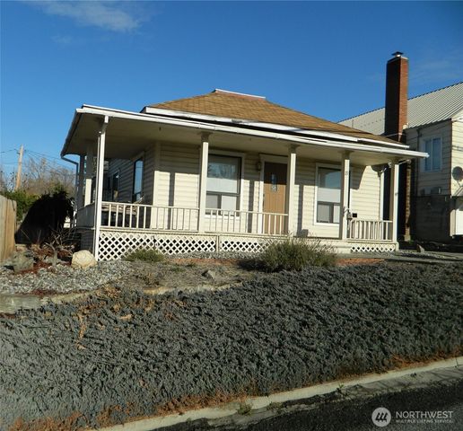 19 3rd Street E, Tonasket, WA 98855