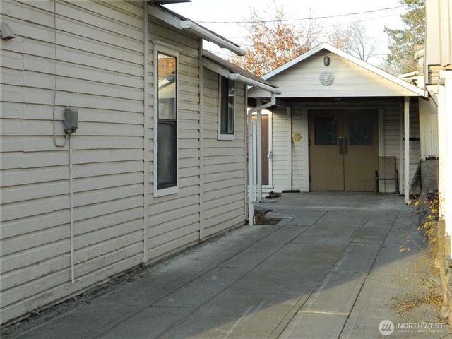 19 3rd Street E, Tonasket, WA 98855