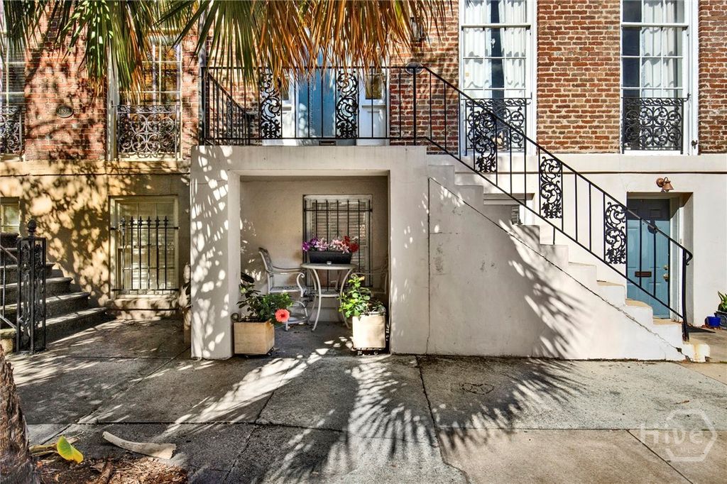 32 E Taylor Street 2, Savannah, GA 31401