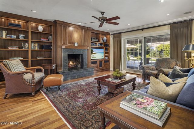 516 W LAWRENCE Road, Phoenix, AZ 85013