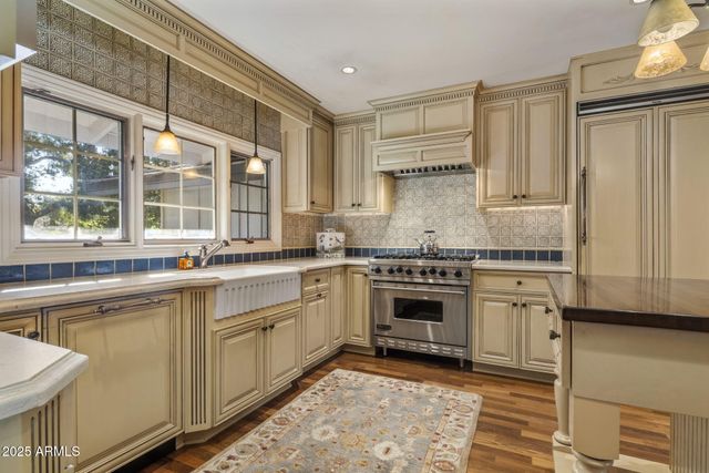 516 W LAWRENCE Road, Phoenix, AZ 85013