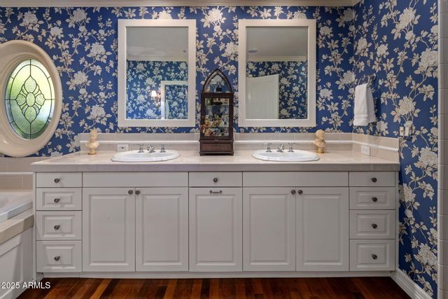 516 W LAWRENCE Road, Phoenix, AZ 85013