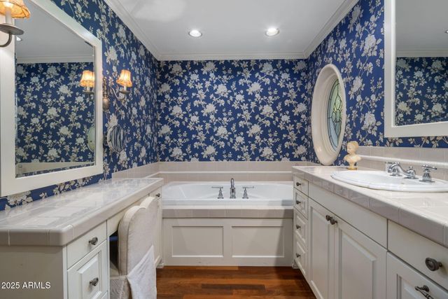 516 W LAWRENCE Road, Phoenix, AZ 85013