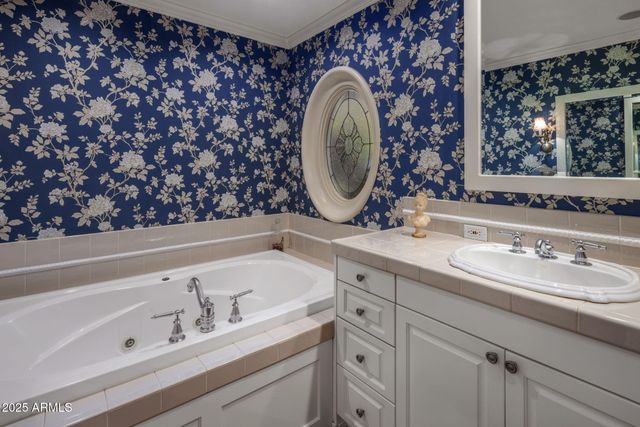 516 W LAWRENCE Road, Phoenix, AZ 85013