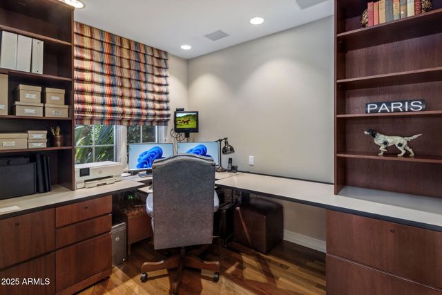 516 W LAWRENCE Road, Phoenix, AZ 85013