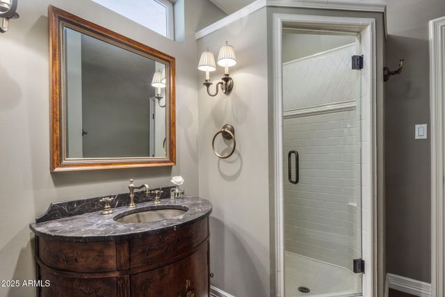 516 W LAWRENCE Road, Phoenix, AZ 85013