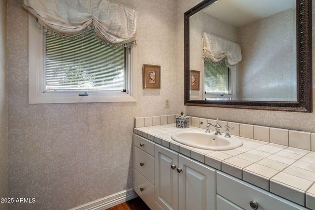 516 W LAWRENCE Road, Phoenix, AZ 85013