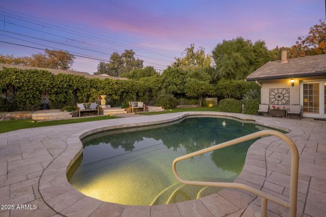 516 W LAWRENCE Road, Phoenix, AZ 85013