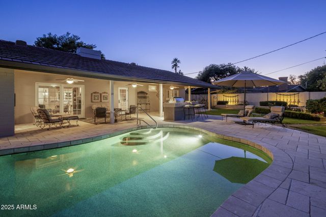 516 W LAWRENCE Road, Phoenix, AZ 85013