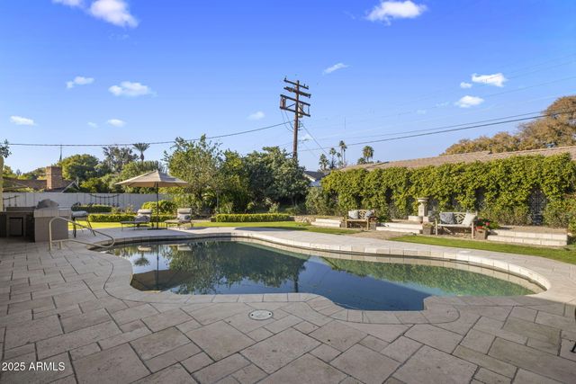 516 W LAWRENCE Road, Phoenix, AZ 85013