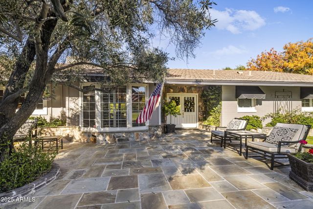 516 W LAWRENCE Road, Phoenix, AZ 85013