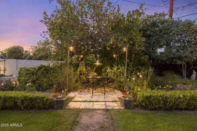 516 W LAWRENCE Road, Phoenix, AZ 85013