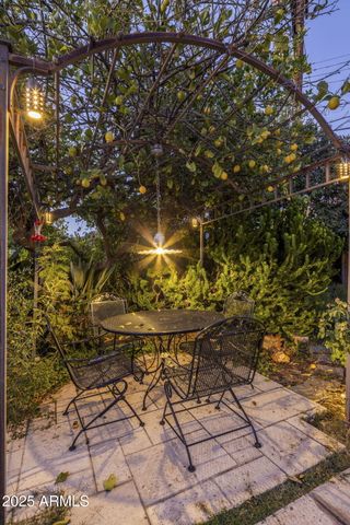 516 W LAWRENCE Road, Phoenix, AZ 85013