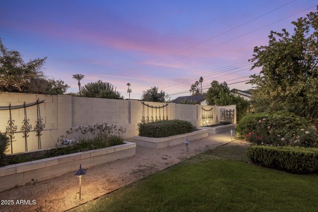 516 W LAWRENCE Road, Phoenix, AZ 85013