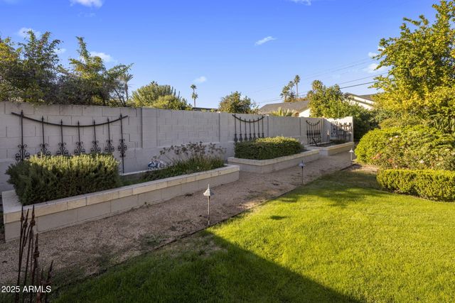 516 W LAWRENCE Road, Phoenix, AZ 85013