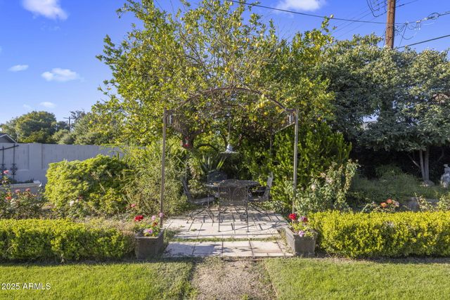 516 W LAWRENCE Road, Phoenix, AZ 85013