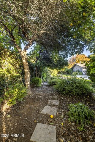 516 W LAWRENCE Road, Phoenix, AZ 85013