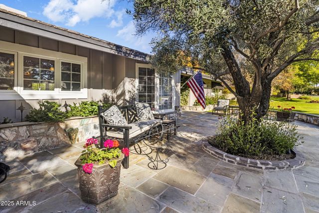 516 W LAWRENCE Road, Phoenix, AZ 85013