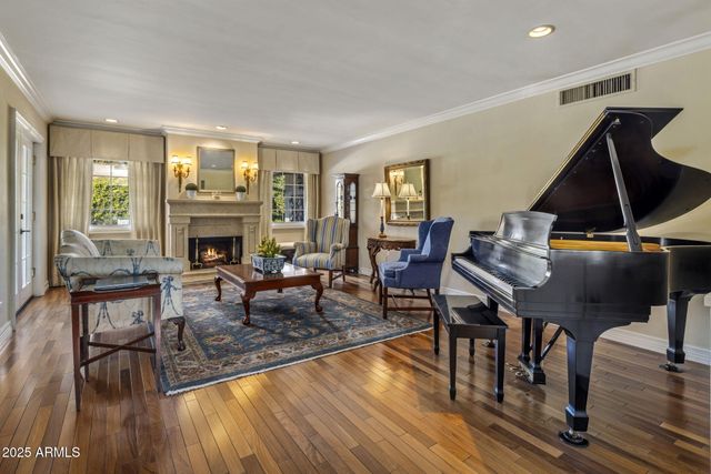 516 W LAWRENCE Road, Phoenix, AZ 85013