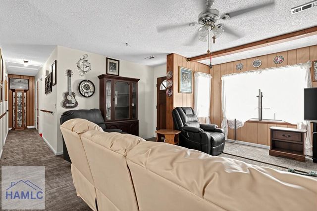 465 E Poncell Dr, Midway, GA 31320