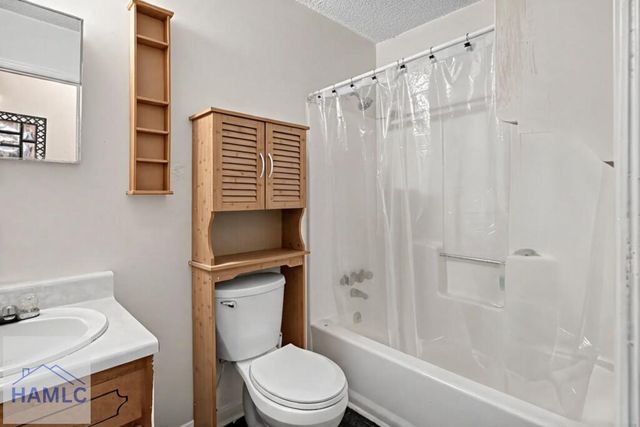 465 E Poncell Dr, Midway, GA 31320