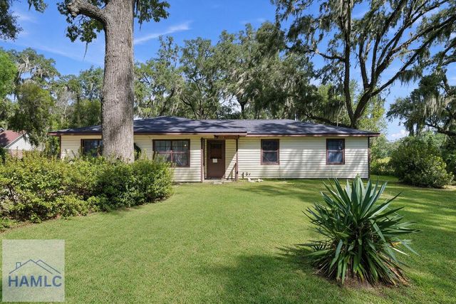 465 E Poncell Dr, Midway, GA 31320