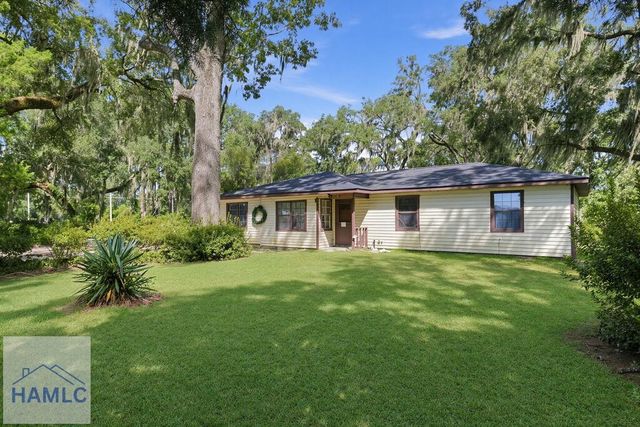 465 E Poncell Dr, Midway, GA 31320