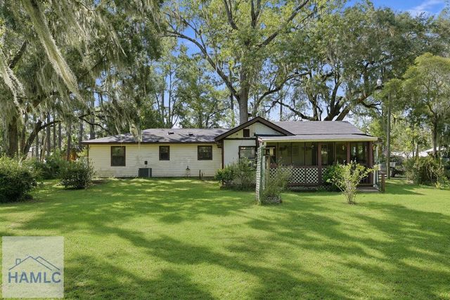 465 E Poncell Dr, Midway, GA 31320