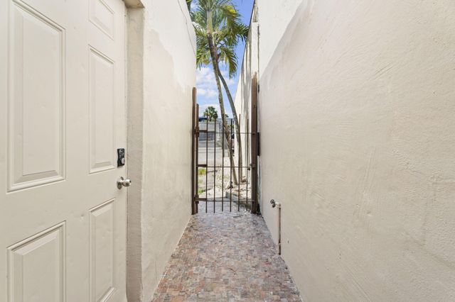 805 Lake Avenue, Lake Worth Beach, FL 33460