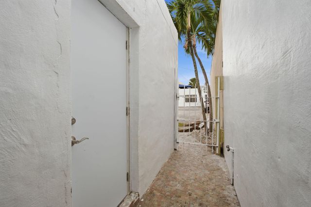 805 Lake Avenue, Lake Worth Beach, FL 33460