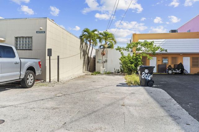 805 Lake Avenue, Lake Worth Beach, FL 33460