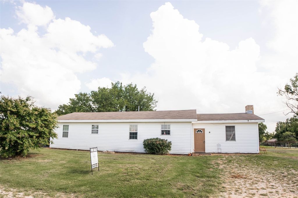309 W Mill Street, Montague, TX 76251