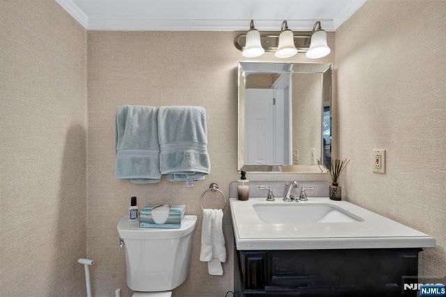 410 Chestnut Street, Paramus, NJ 07652