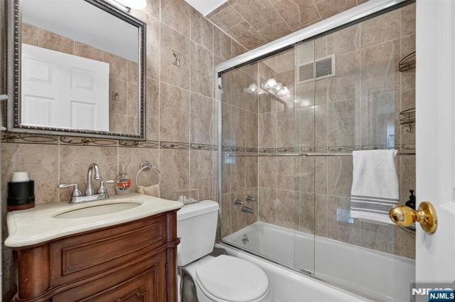 410 Chestnut Street, Paramus, NJ 07652