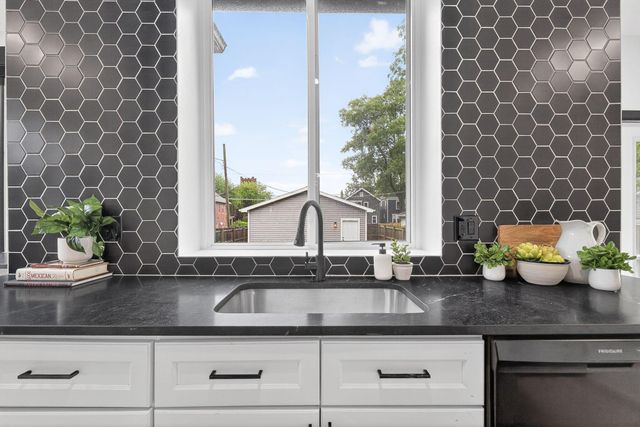686 S Champion Avenue, Columbus, OH 43205