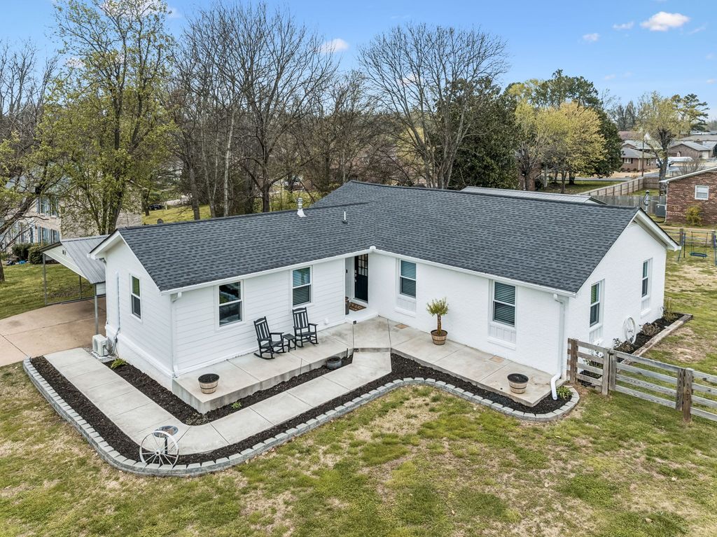 206 Lookout Dr, Columbia, TN 38401