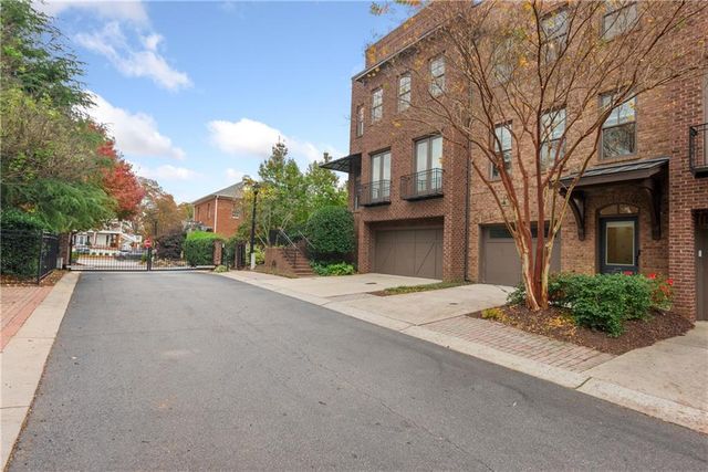 410 Canton Walk, Roswell, GA 30075